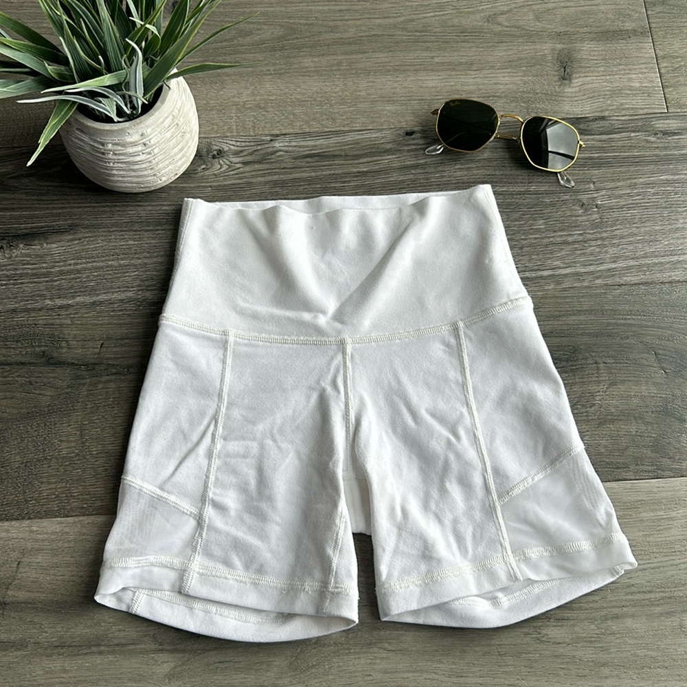 Aritzia TNA High Waisted White Shorts 4”